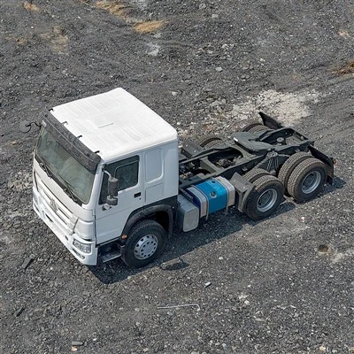 HOWO balts piekabes traktors